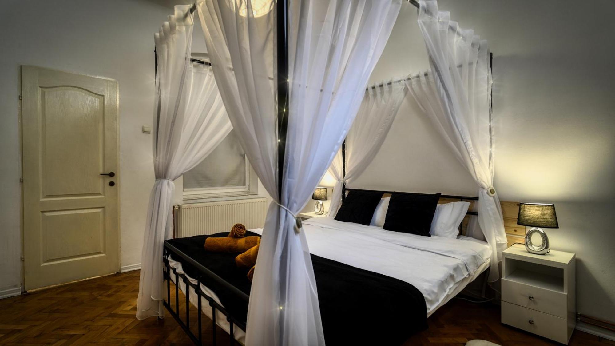 Intimo Oldtown Romantic Apartment Brasov Exterior photo